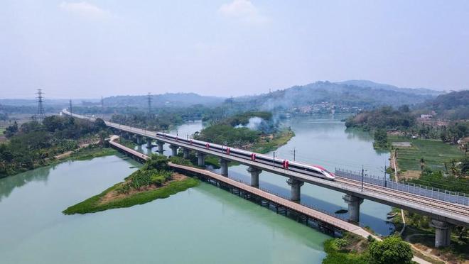 印尼雅萬高鐵最新動態(tài)，自然美景之旅的啟程